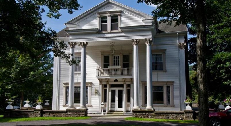 The Colonial B&B At Stamford Ny